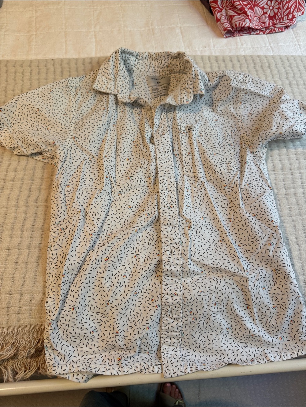 Quick Silver BOYS Short-Sleeve Button-Up Shirt - White with Navy Print